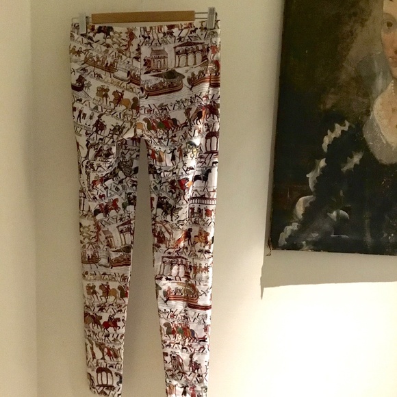 BlackMilk Bayeux Tapestry leggings - Picture 5 of 9